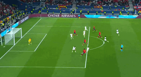 阿贾克斯吞下败果，排名下滑的简单介绍