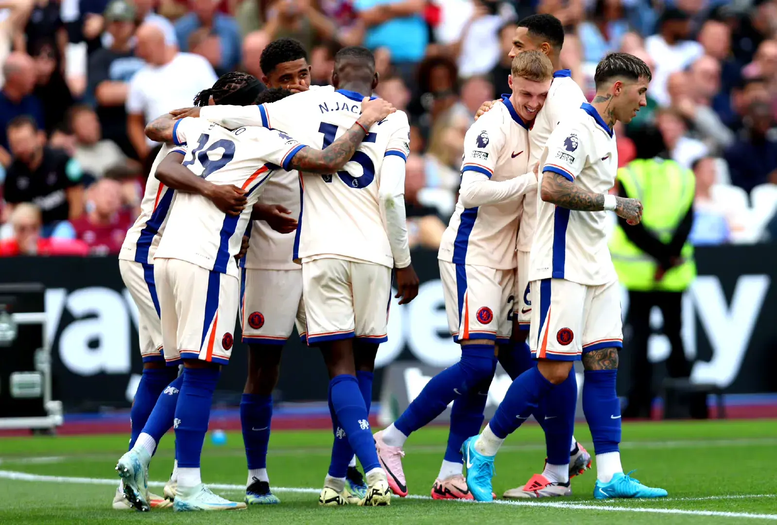 曼联五连胜继续领跑积分榜，莱比锡主帅陷下课危机！